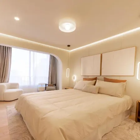 Ref 2065 - Stunning Modern On The Croisette For Rent Appartamento *